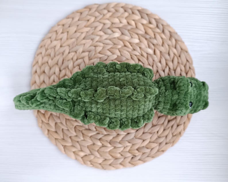 Crocodile plush crochet no sew pattern Amigurumi alligator for the Christmas gift or other holidays souvenir Amigurumi tutorial 9