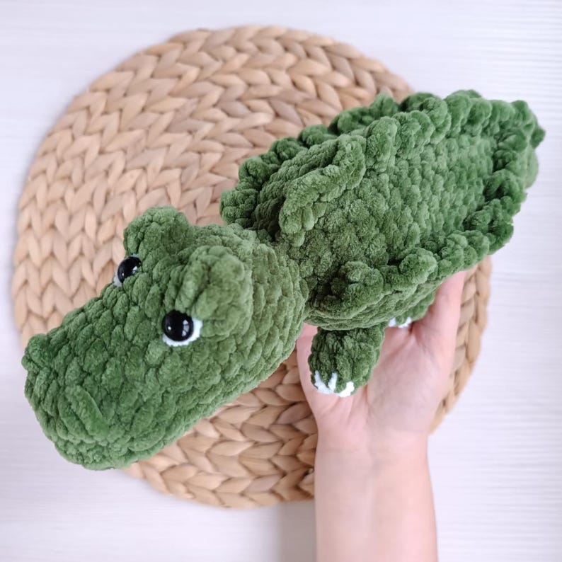 Crocodile plush crochet no sew pattern Amigurumi alligator for the Christmas gift or other holidays souvenir Amigurumi tutorial 6