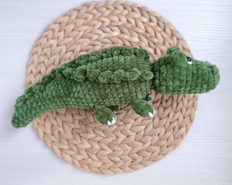 Crocodile plush crochet no sew pattern Amigurumi alligator for the Christmas gift or other holidays souvenir Amigurumi tutorial 5