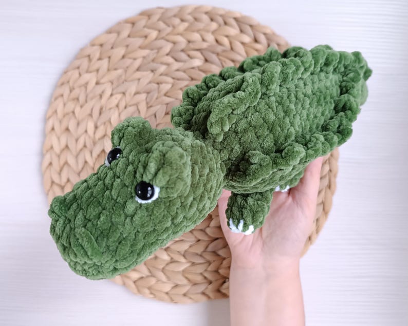 Crocodile plush crochet no sew pattern Amigurumi alligator for the Christmas gift or other holidays souvenir Amigurumi tutorial 4