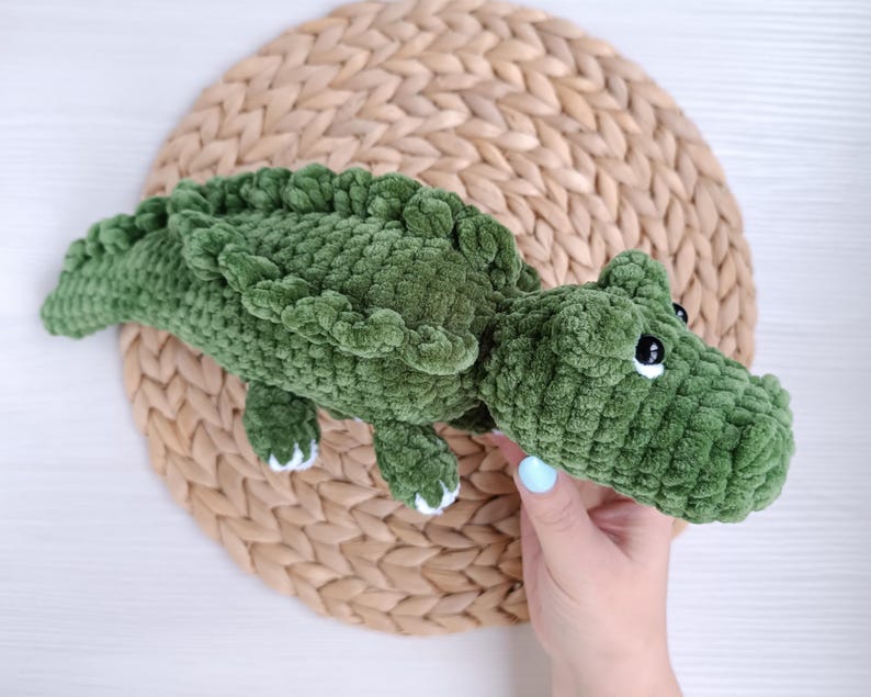 Crocodile plush crochet no sew pattern Amigurumi alligator for the Christmas gift or other holidays souvenir Amigurumi tutorial 3