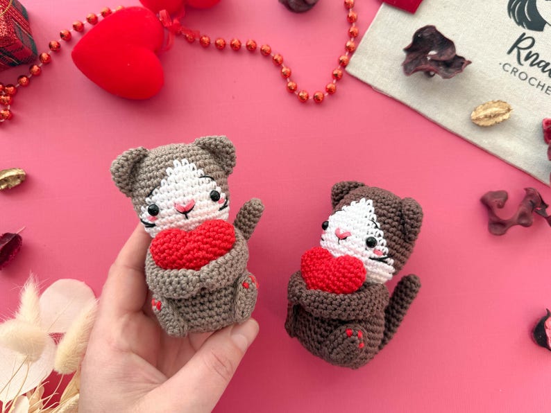Crochet Mini Cats 7 in 1,Pattern, English, French only,Cats with heart, Valentine day 7